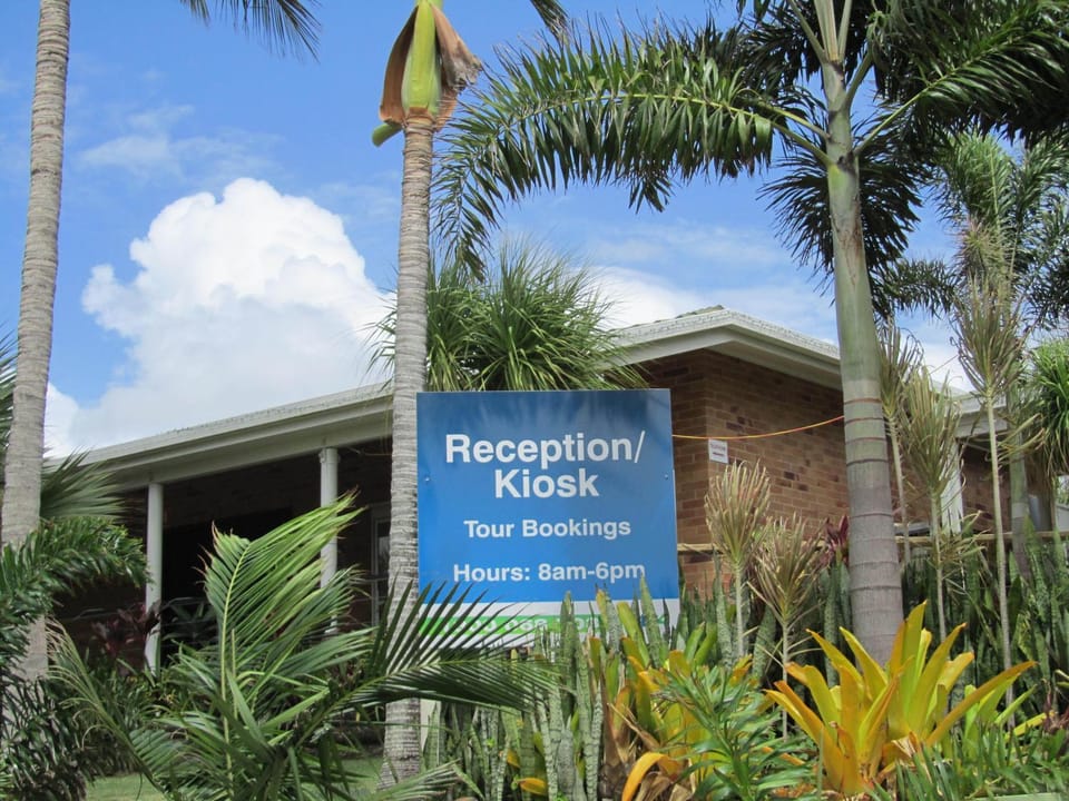 Facade/entrance, Property logo or sign, Location
