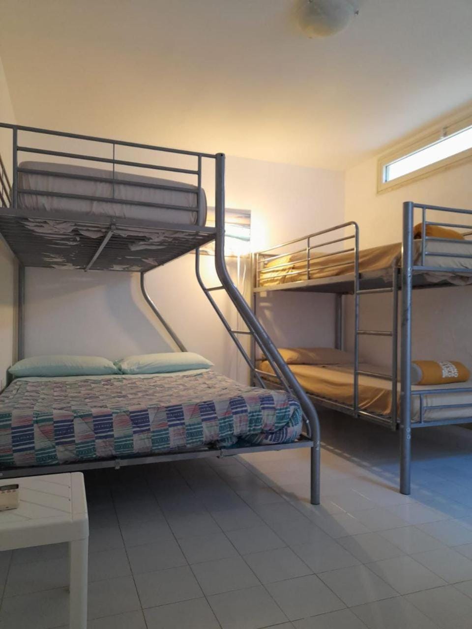 Bedroom, bunk bed, air conditioner