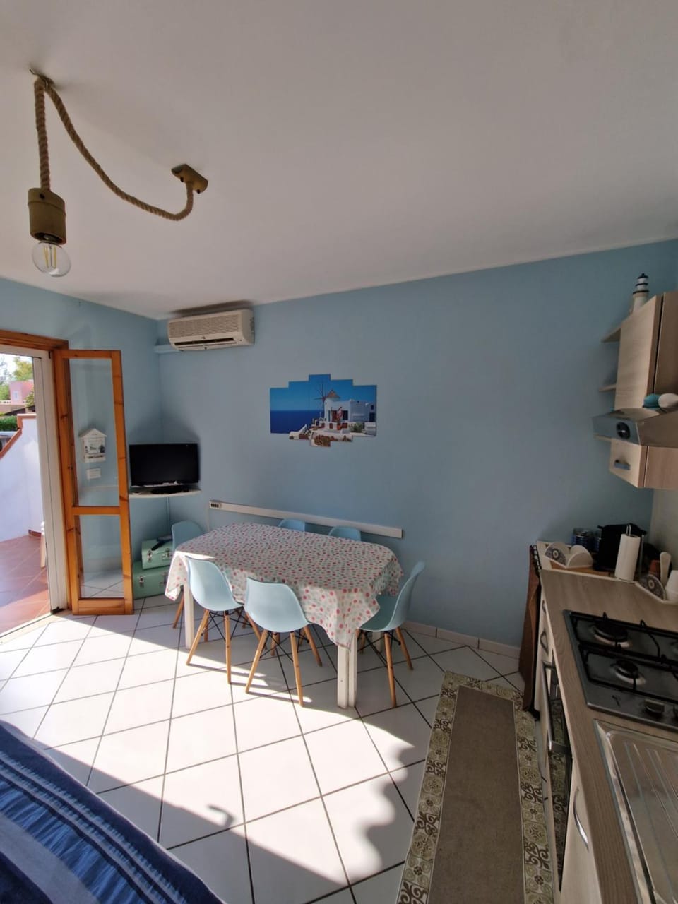 Bed, TV and multimedia, Kitchen or kitchenette, Living room, Seating area, Dining area, air conditioner