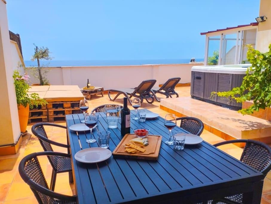 Penthouse with Jacuzzi and spectacular Sea Views Apartment in Nerja