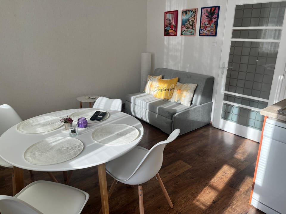 Apartment Acacia Apartment in Varna