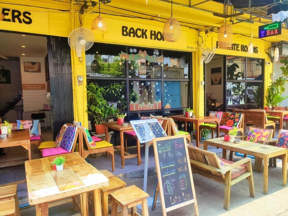 Restaurant/places to eat, Seating area