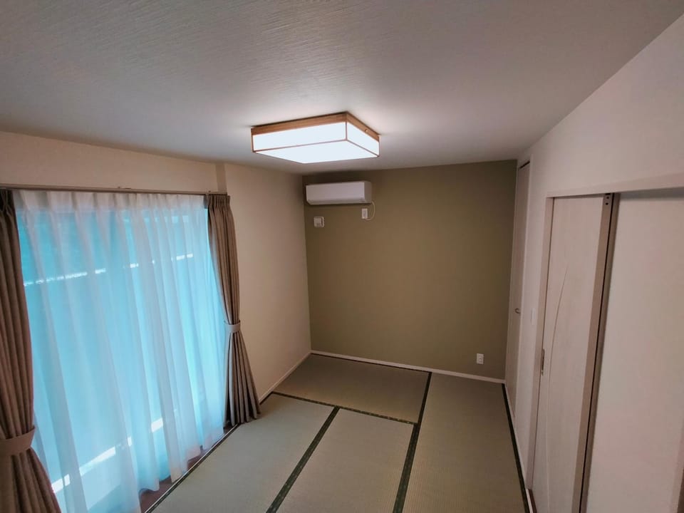Photo of the whole room, Bedroom, air conditioner