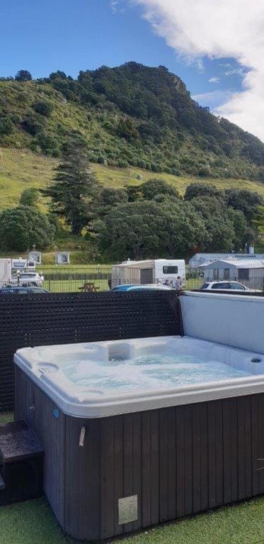 Hot Tub, Hot Tub