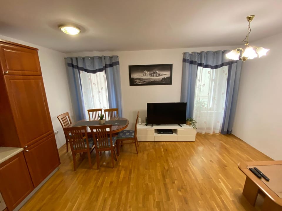 TV and multimedia, Living room, Dining area
