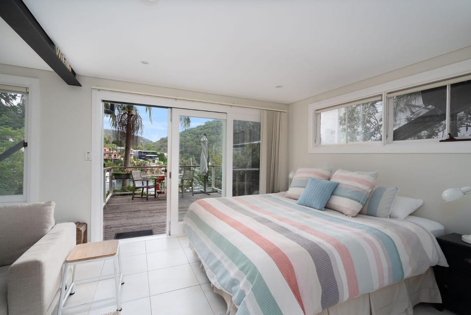 Bed, Day, View (from property/room), Balcony/Terrace
