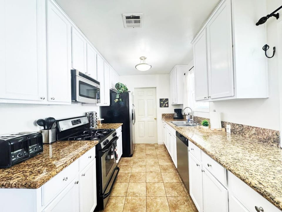 Kitchen or kitchenette, dishwasher, oven, pet friendly, stove, toaster