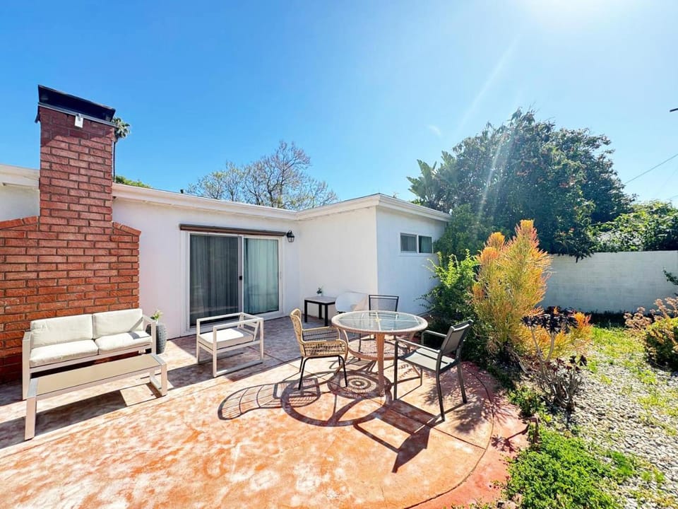 Property building, Patio, Garden, View (from property/room), Dining area