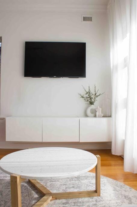The Beech House-Hill views, peaceful location, 2BR House in Tanunda