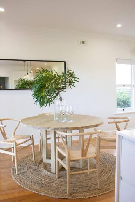 The Beech House-Hill views, peaceful location, 2BR House in Tanunda