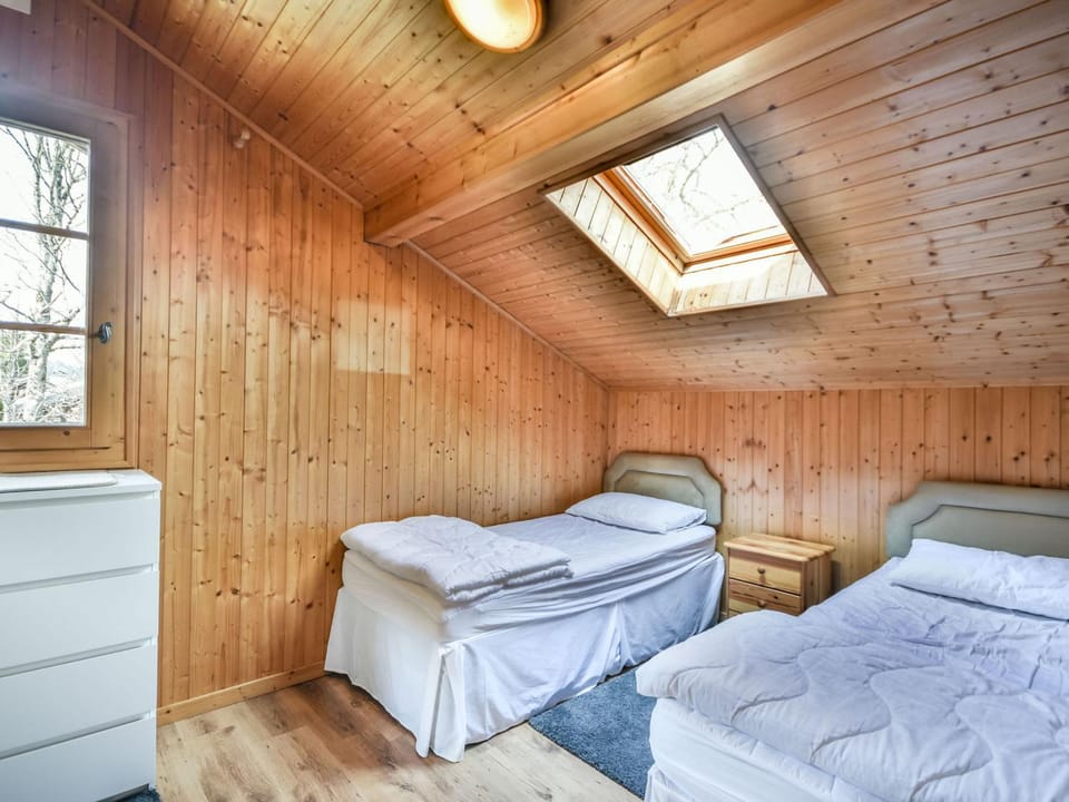 Chalet Herisson - 9 pers - À 100m du Lac des Ecoles et 300m des pistes - FR-1-685-68 Chalet in Les Gets