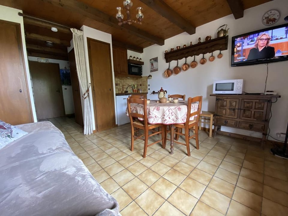 Studio cabine 4 pers, centre village, proche pistes, parking, casier à skis - FR-1-733-38 Cabin in Notre-Dame-de-Bellecombe