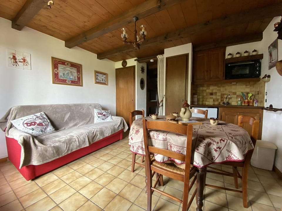 Studio cabine 4 pers, centre village, proche pistes, parking, casier à skis - FR-1-733-38 Cabin in Notre-Dame-de-Bellecombe