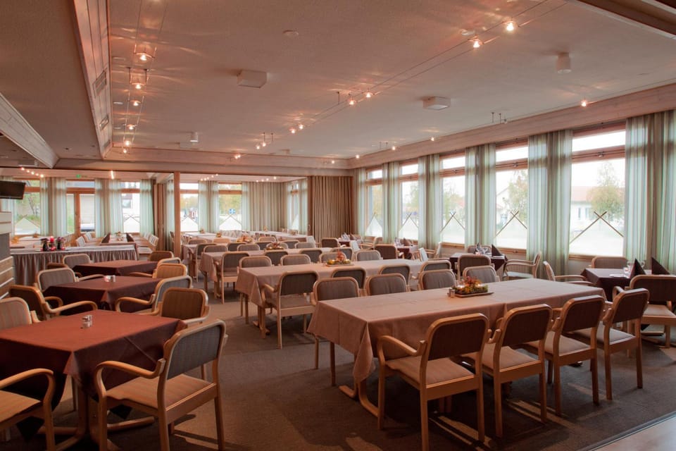 Restaurant/places to eat, Banquet/Function facilities