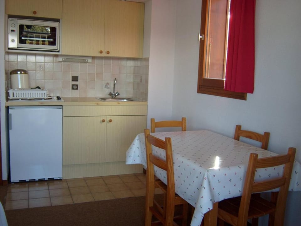 Studio cosy pour 4 aux pieds des pistes, animaux admis, parking - FR-1-733-46 Apartment in Haute-Savoie