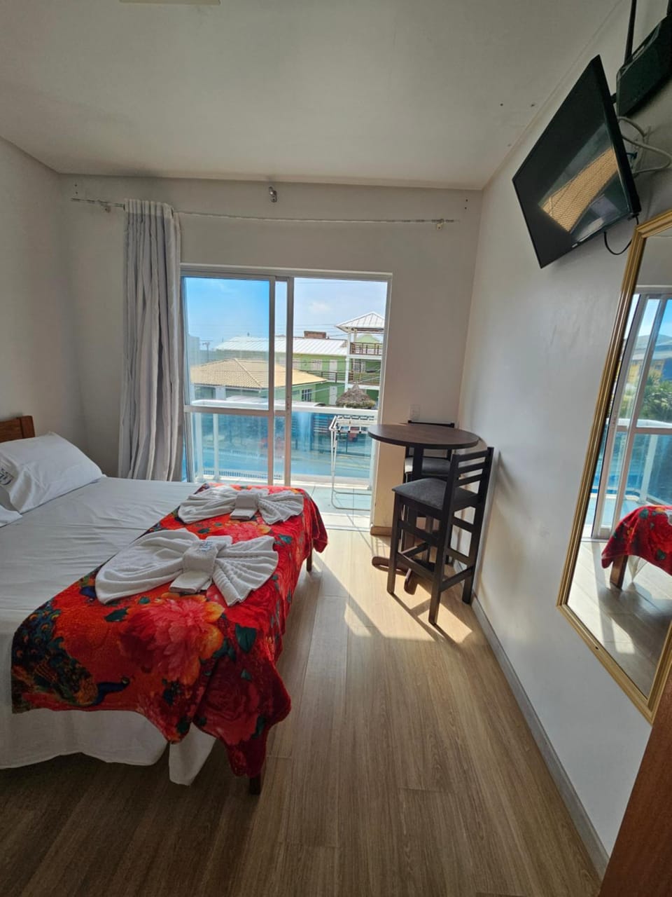 TV and multimedia, View (from property/room), Balcony/Terrace, Photo of the whole room, Bedroom, towels