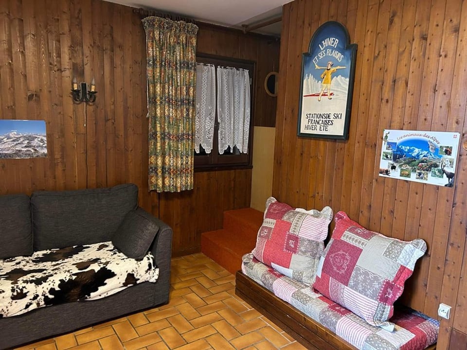 Studio cosy 4 pers. avec kitchenette équipée, parking, casier à skis, à 200m des pistes! - FR-1-733-75 Apartment in Notre-Dame-de-Bellecombe
