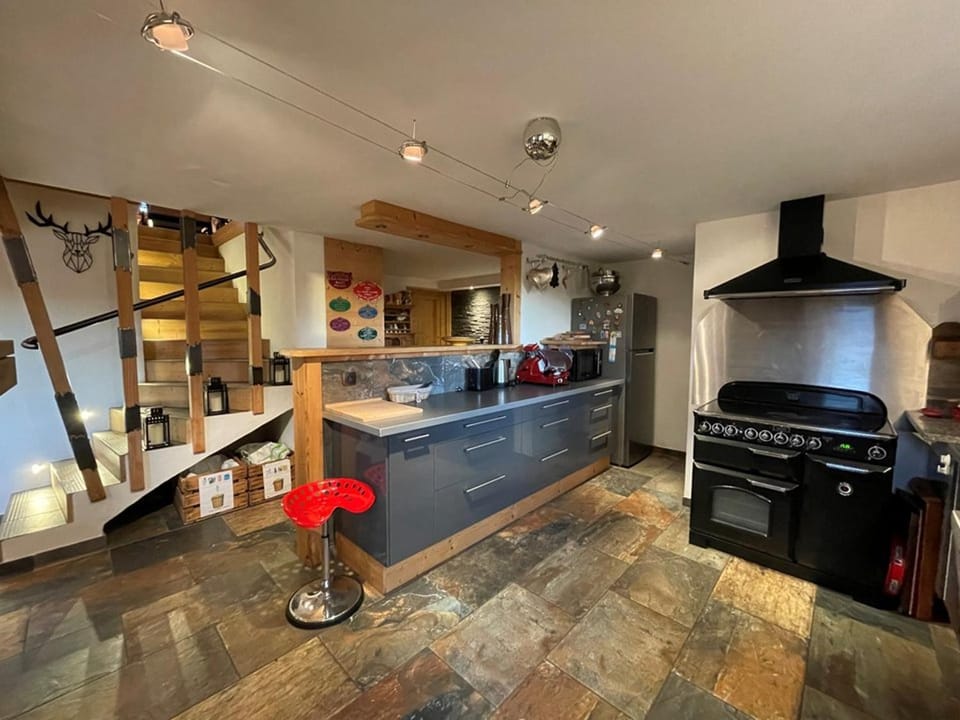 Chalet chaleureux pour 12 personnes avec WIFI et cheminée - FR-1-733-76 Chalet in Notre-Dame-de-Bellecombe