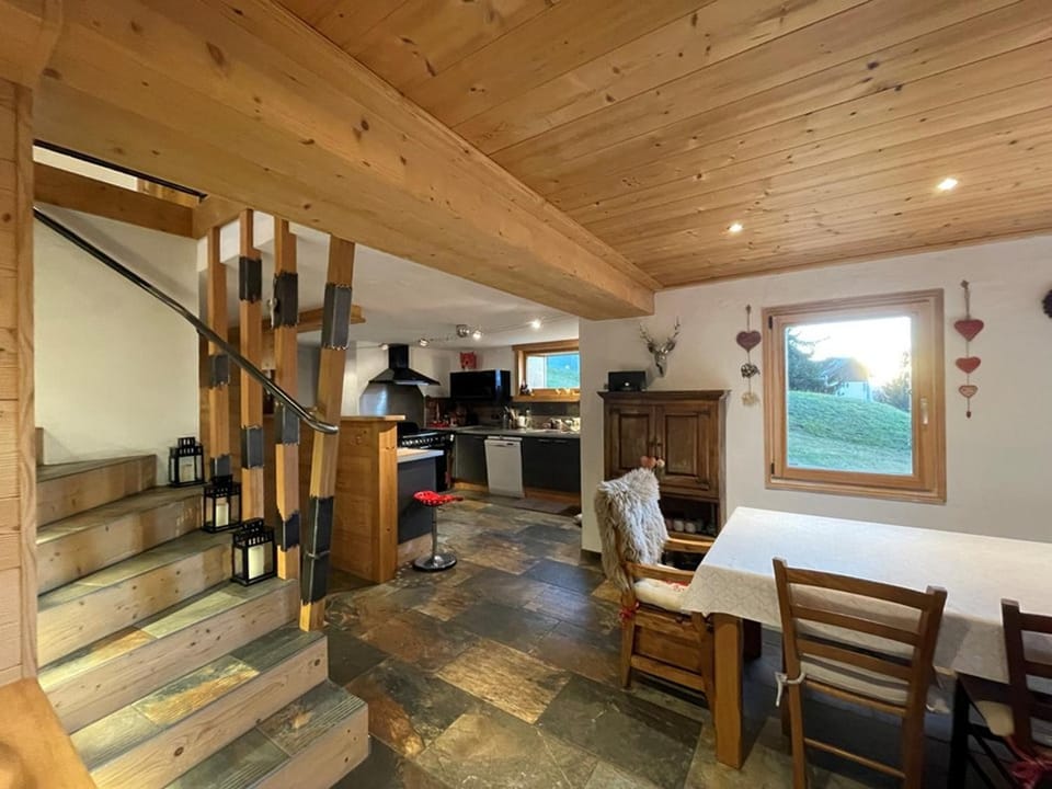 Chalet chaleureux pour 12 personnes avec WIFI et cheminée - FR-1-733-76 Chalet in Notre-Dame-de-Bellecombe