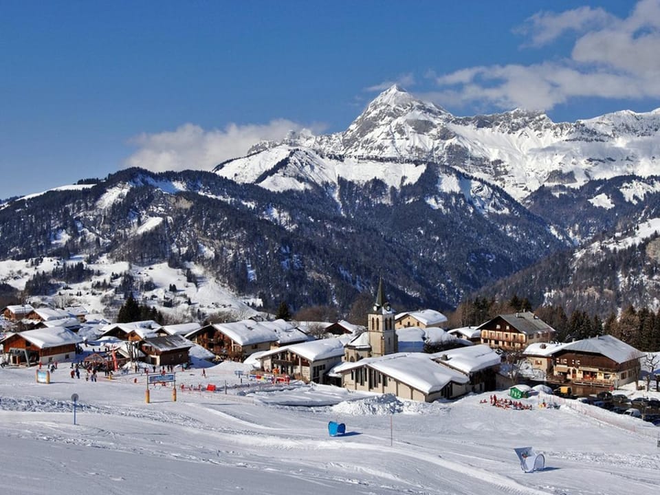 Duplex 8 pers. à 200m des pistes avec garage - FR-1-733-101 Apartment in Haute-Savoie