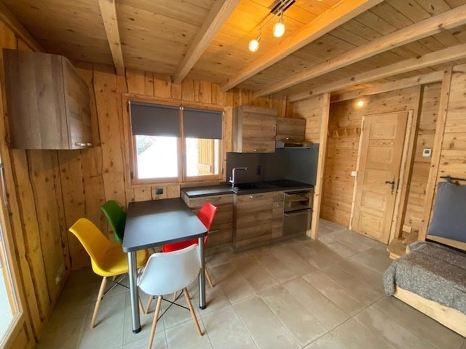 Studio 4 pers. rénové, proximité pistes & commerces, balcon/terrasse, parking privé - FR-1-733-98 Apartment in Notre-Dame-de-Bellecombe