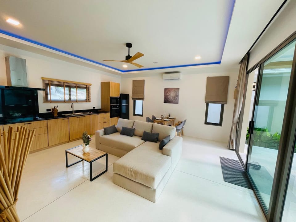 Kitchen or kitchenette, Living room