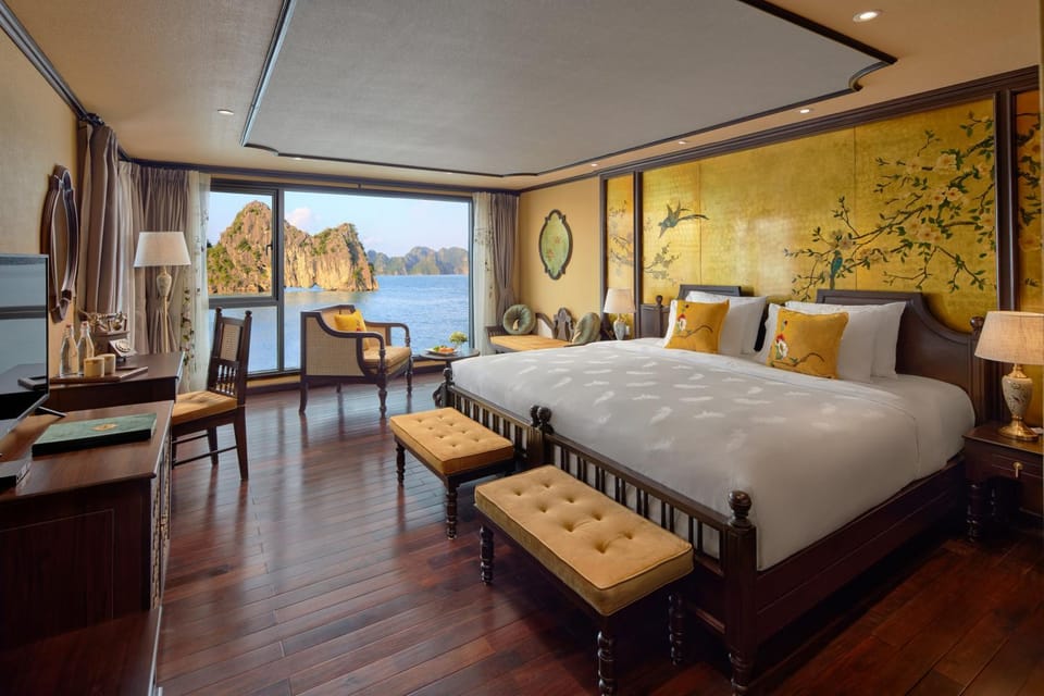 Bed, Natural landscape, Photo of the whole room, Seating area, Bedroom
