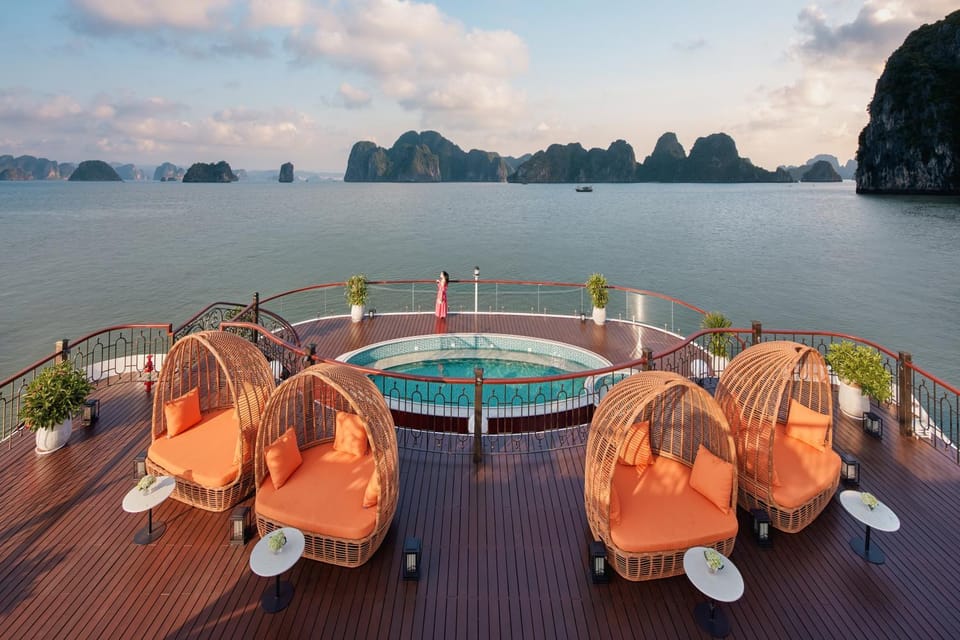Natural landscape, Seating area, Mountain view, Sea view, Swimming pool, sunbed