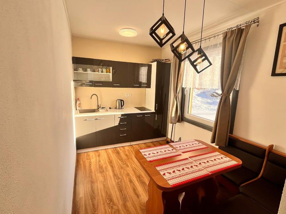 Kitchen or kitchenette, kitchen, kitchen