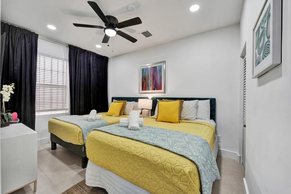 Bed, Bedroom, fireplace