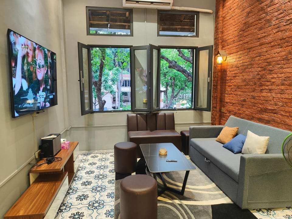 Communal lounge/ TV room, TV and multimedia, Living room, Seating area