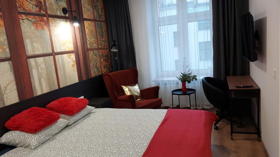 Bed, TV and multimedia, View (from property/room), Photo of the whole room, Seating area, Bedroom