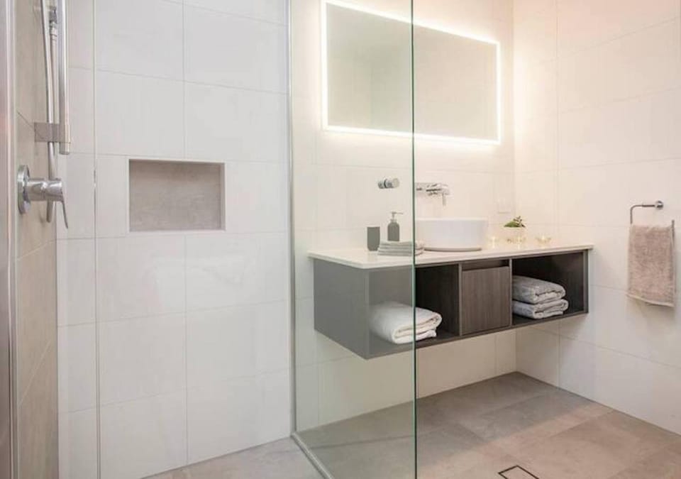 Shower, Bathroom, towels