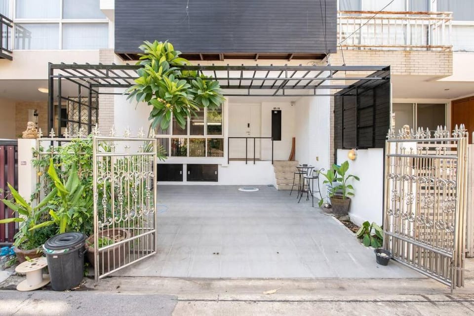 Property building, Facade/entrance, View (from property/room)