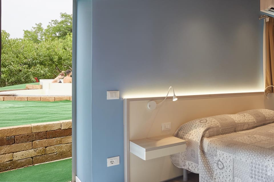 Bedroom, Pool view, group of guests