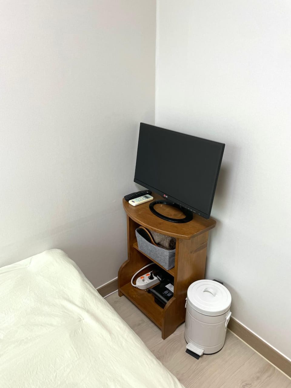 TV and multimedia, Photo of the whole room, Bedroom