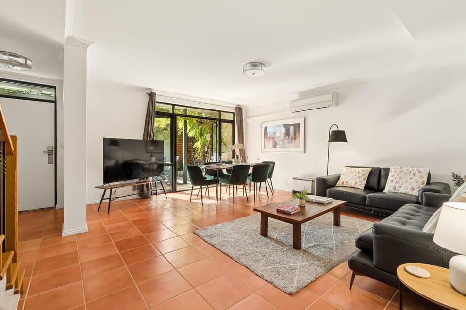 Living room, Seating area, Dining area, air conditioner
