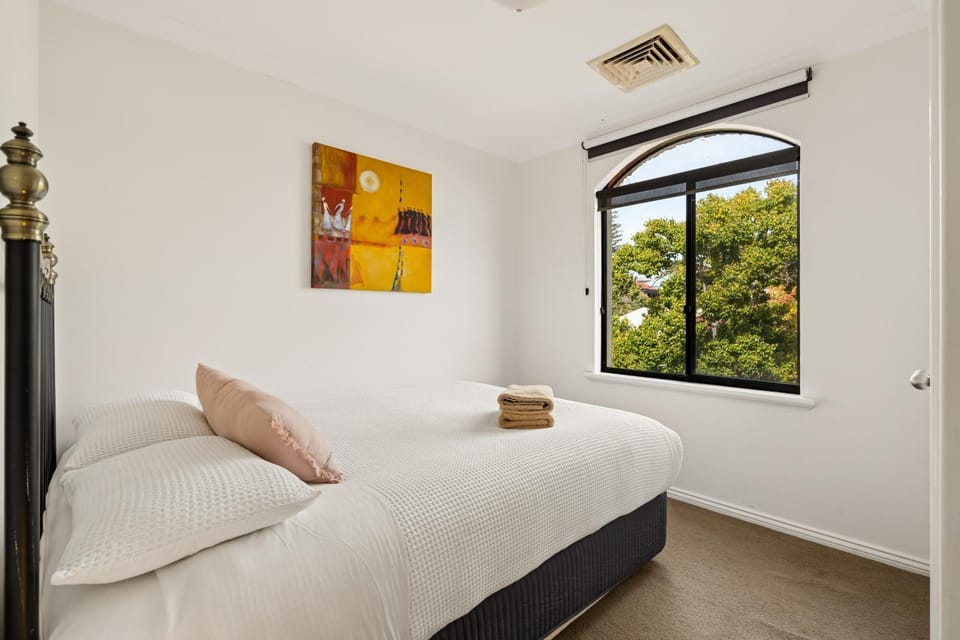 Bed, Bedroom, air conditioner