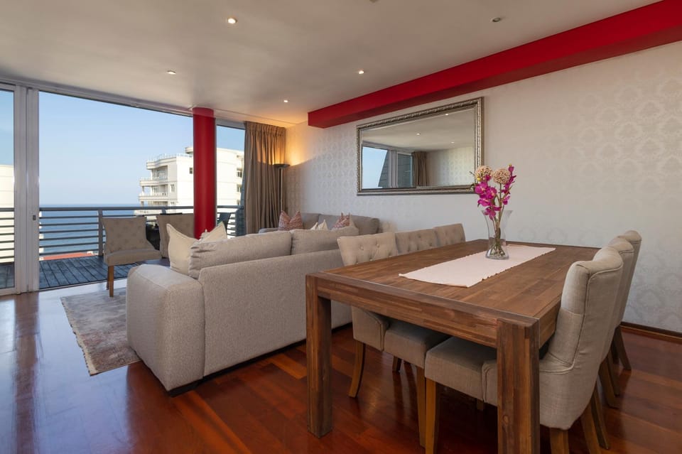 View (from property/room), Balcony/Terrace, Living room, Dining area, Sea view