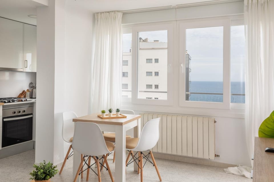 Kitchen or kitchenette, Dining area, Sea view