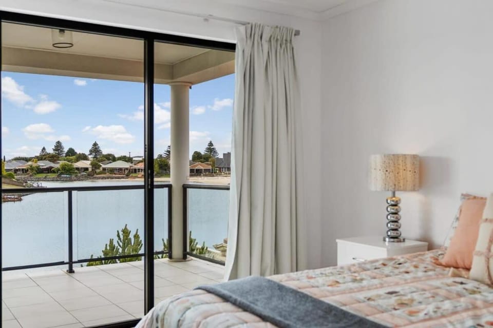 Lakehouse28 Waterfront Resort Living Encounter Bay - BYO Linen House in Encounter Bay