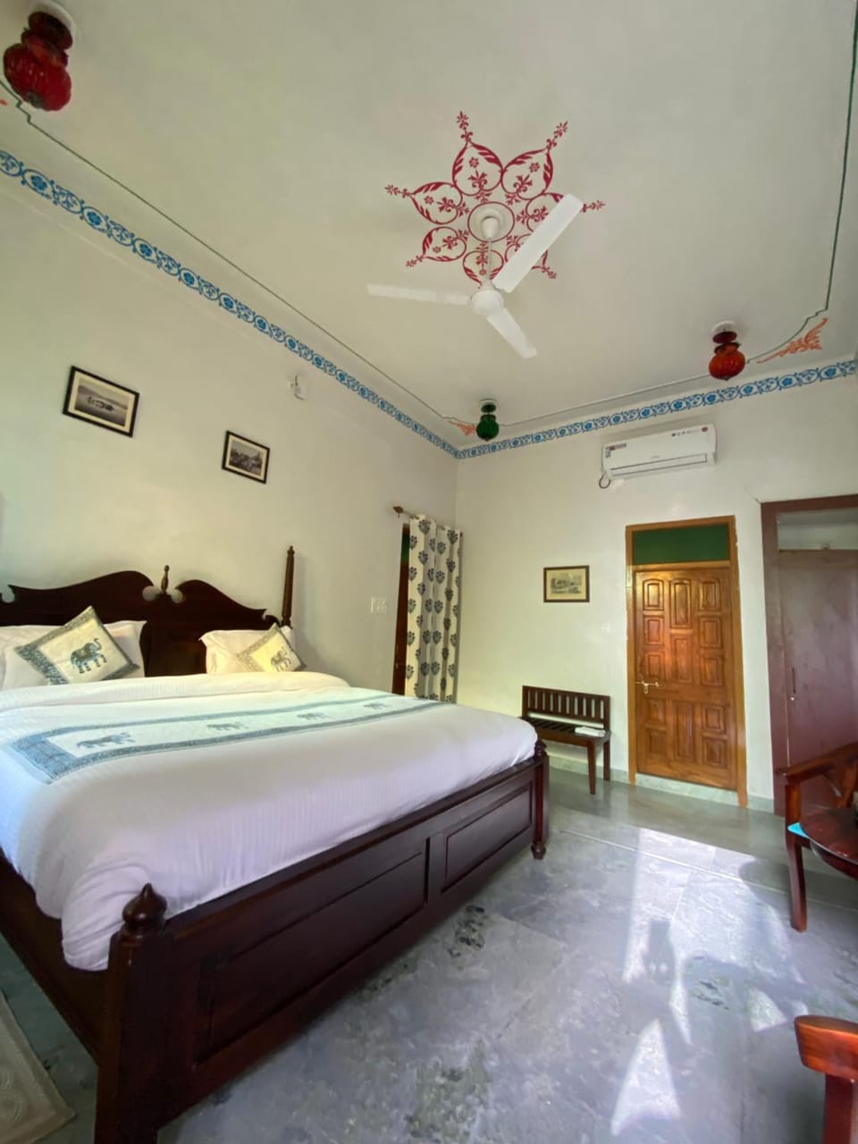 Photo of the whole room