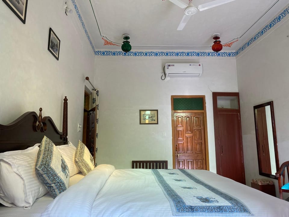 Bed, Bedroom, air conditioner