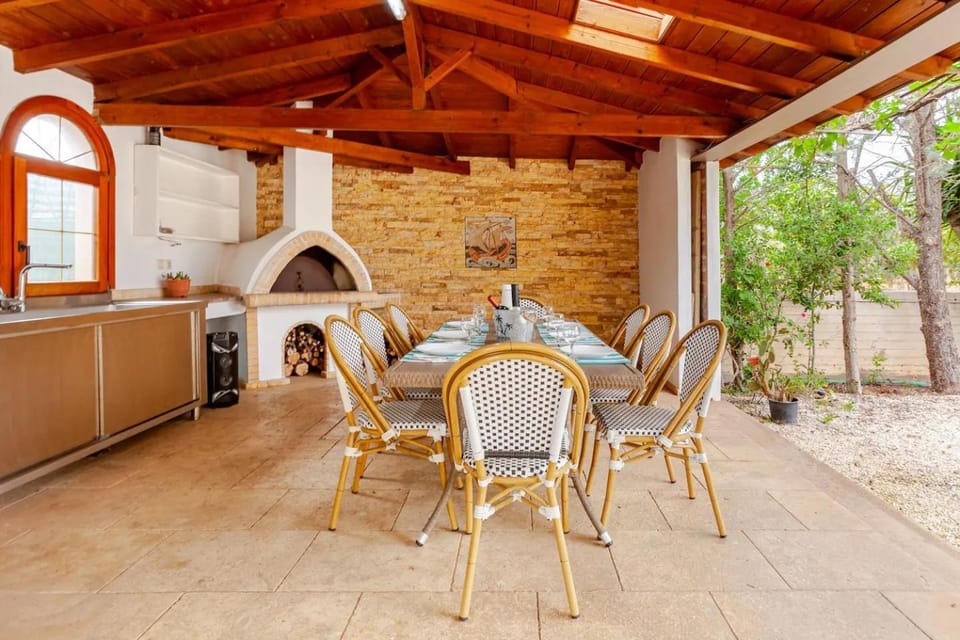 BBQ facilities, Dining area