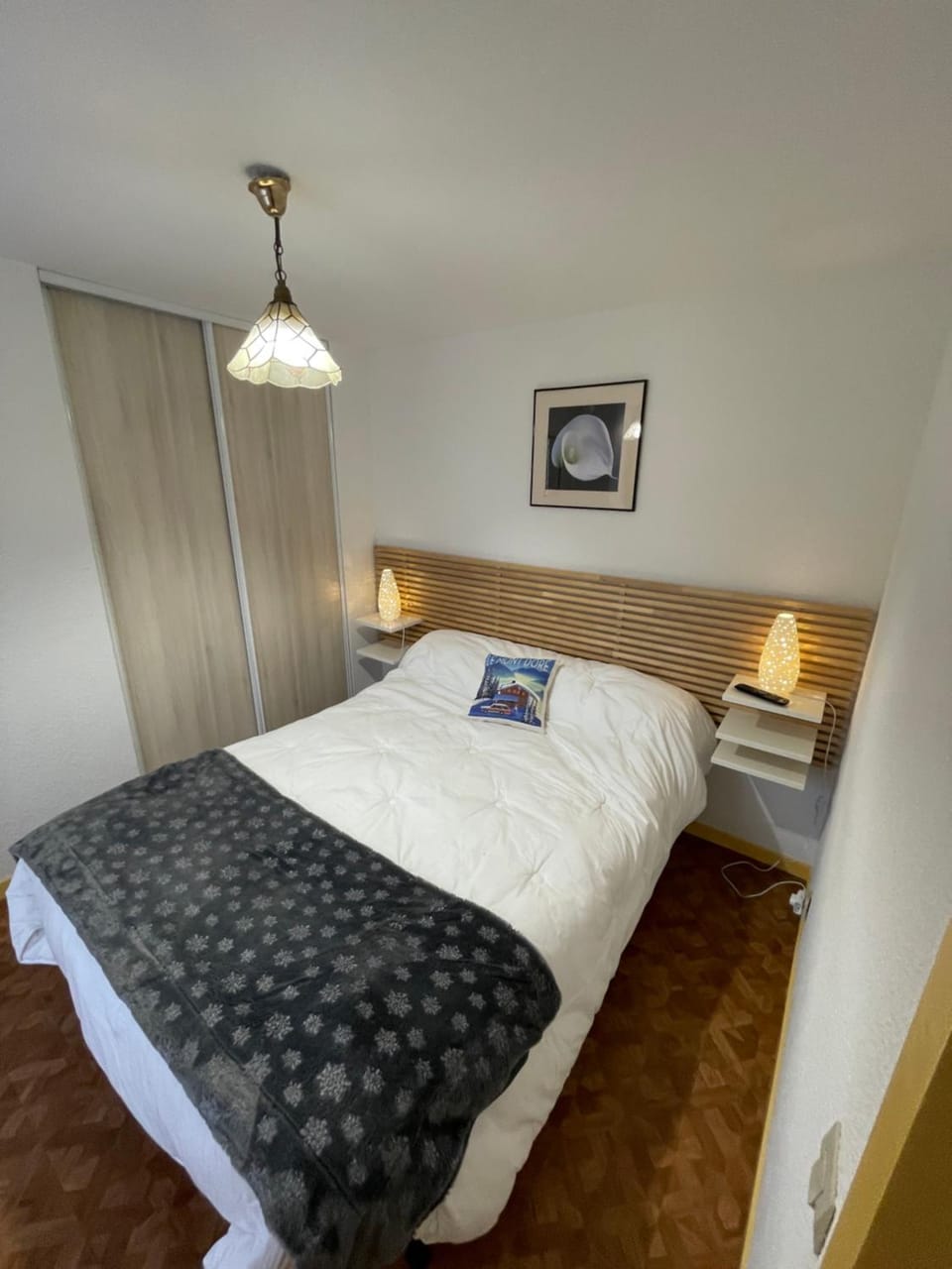Bed, Photo of the whole room, Bedroom, wardrobe