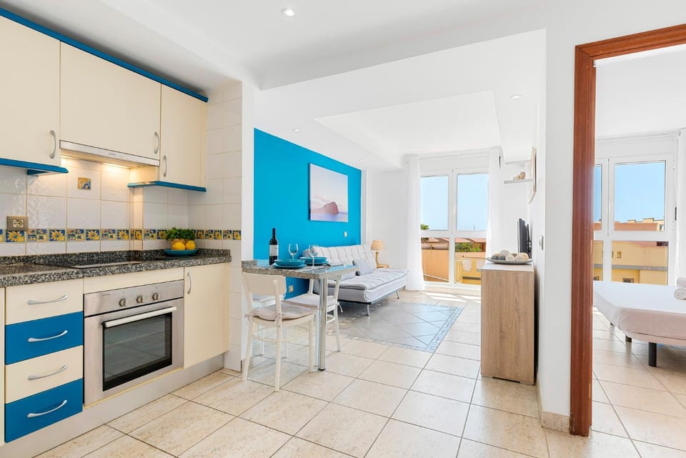 Kitchen or kitchenette, Living room, Dining area, pet friendly, stove