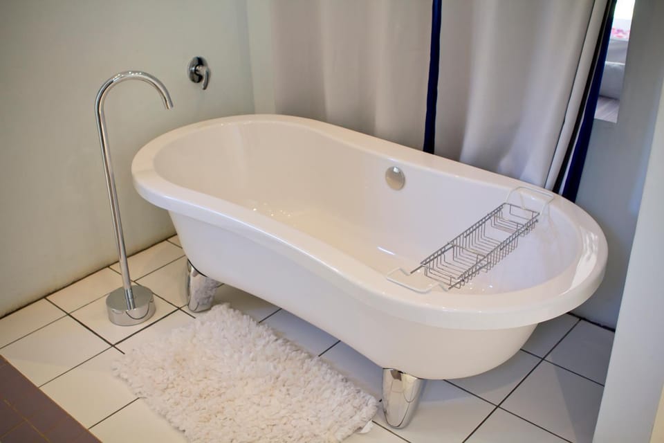 Bathroom, Bath