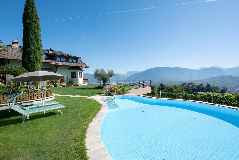 Garden, Garden view, Mountain view, Pool view, Swimming pool, sunbed