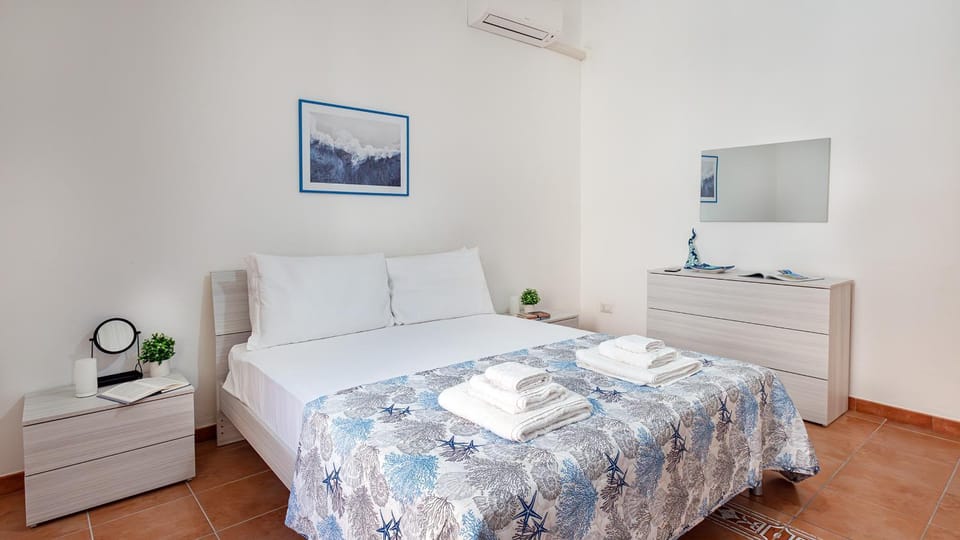 Other, Photo of the whole room, Bedroom, towels