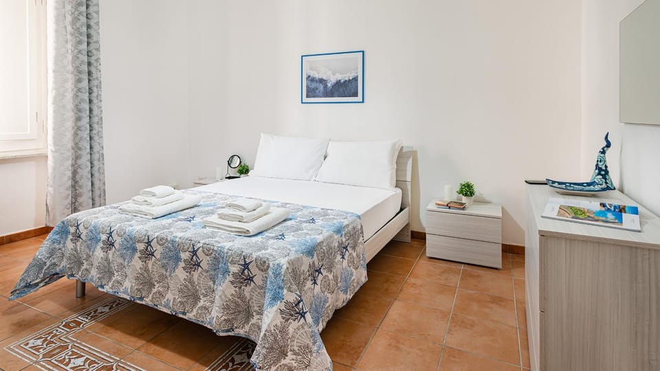 Bed, Other, Photo of the whole room, Bedroom